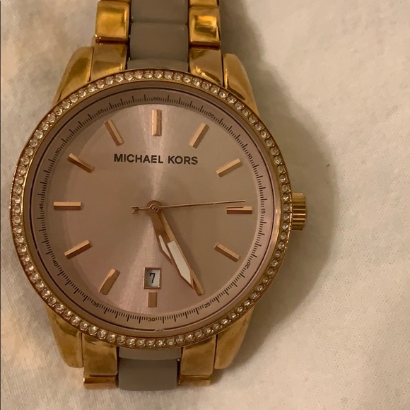 Watch - Picture 2 of 4